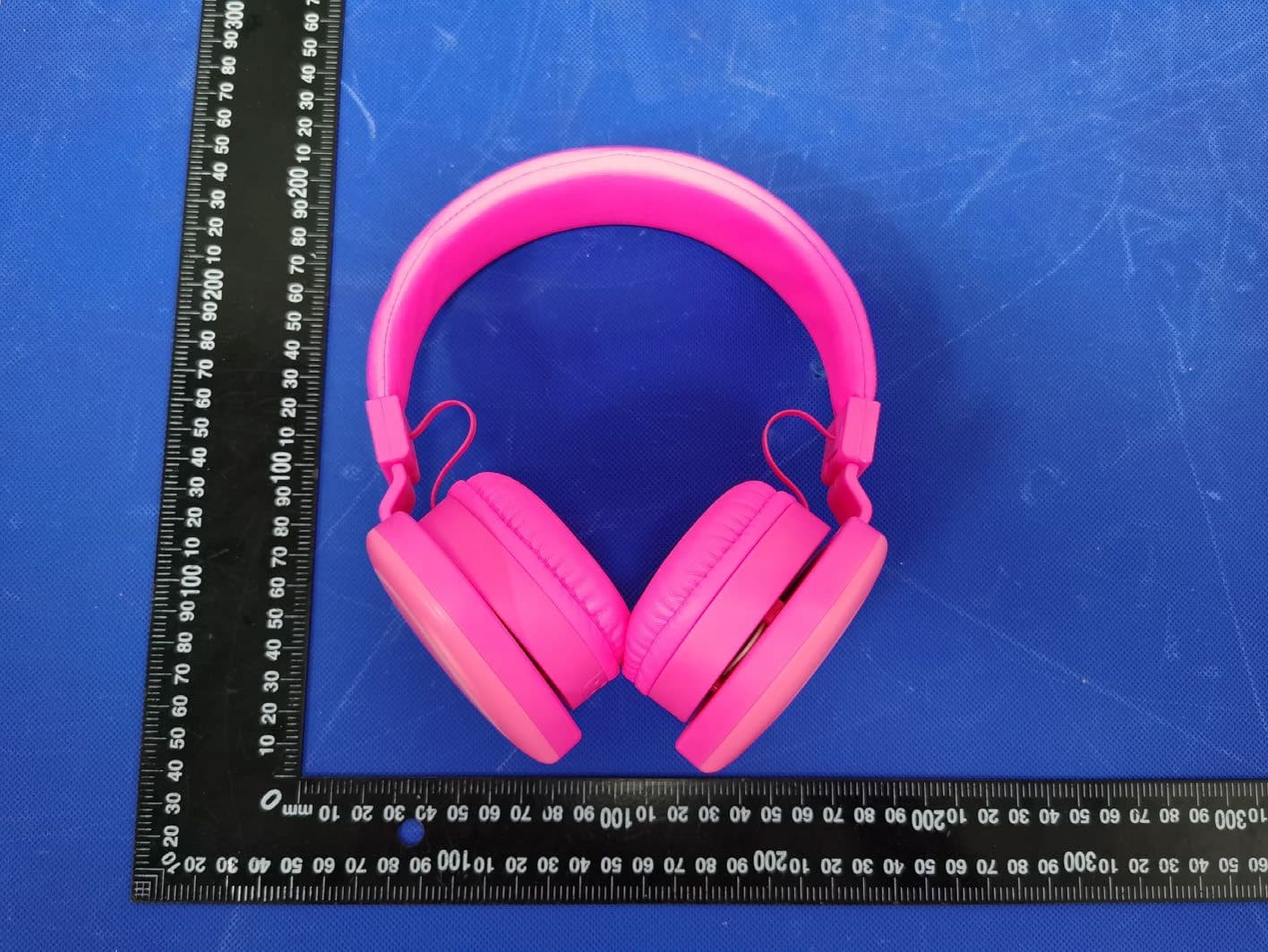 Bluetooth Headphone - FCC ID 2AOW6-WMWLHP - Shantou Xinyu Industry Co., Ltd.