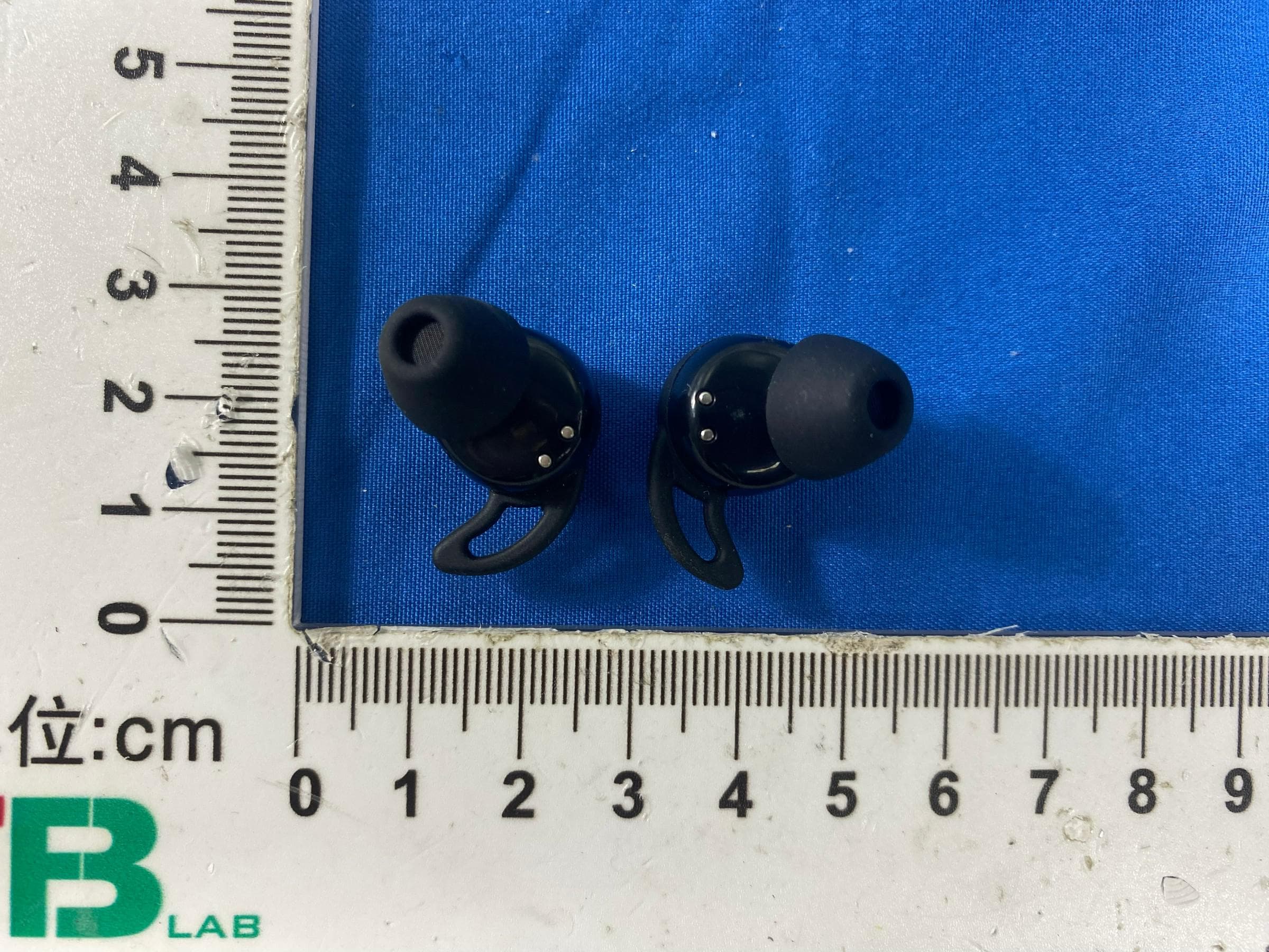 Bluetooth headphone - FCC ID 2AOZMYYK-Q81 - Shenzhen KingAnDa Technology Development Co., Ltd. (2)