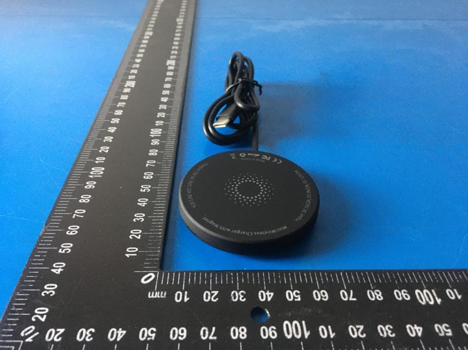 Magnetic Wireless Charger - FCC ID 2AP2N-MAGQOO - Shenzhen Esorun Technology Co.,LTD (3)