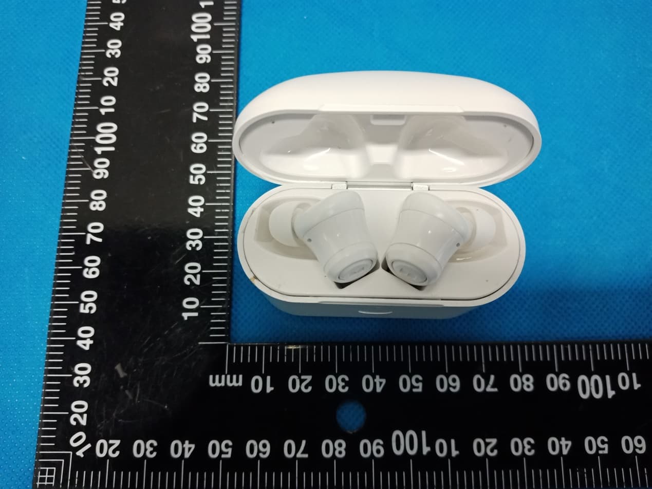 True Wireless earphones - FCC ID 2AP8A-2MNTW0398 - Shenzhen D-fast Technology Co.LTD (3)