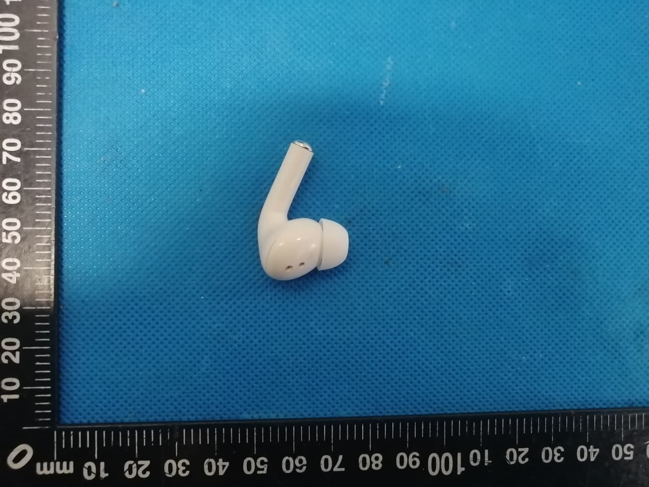 True wireless earphones - FCC ID 2AP8A-IHTWS110 - Shenzhen D-fast Technology Co.LTD (2)