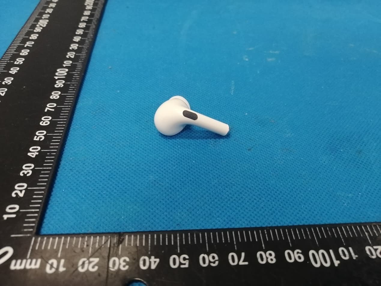 True wireless earphones - FCC ID 2AP8A-IHTWS110 - Shenzhen D-fast Technology Co.LTD (3)