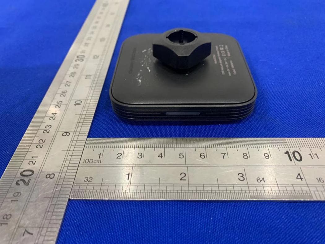 ESR HaloLock Wireless Charger - FCC ID 2APEW-2C502A - Electronic Silk Road (Shenzhen) Tech Co., Ltd (5)
