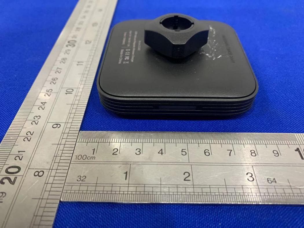 ESR HaloLock Wireless Charger - FCC ID 2APEW-2C502A - Electronic Silk Road (Shenzhen) Tech Co., Ltd (4)