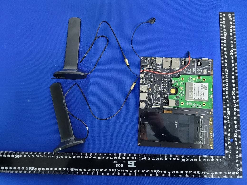 Multi-mode 5G/LTE Smart Module with GSM, WCDMA, LTE, Bluetooth and WiFi - FCC ID 2APJ4-SRM955 - MeiG Smart Technology Co., Ltd (3)