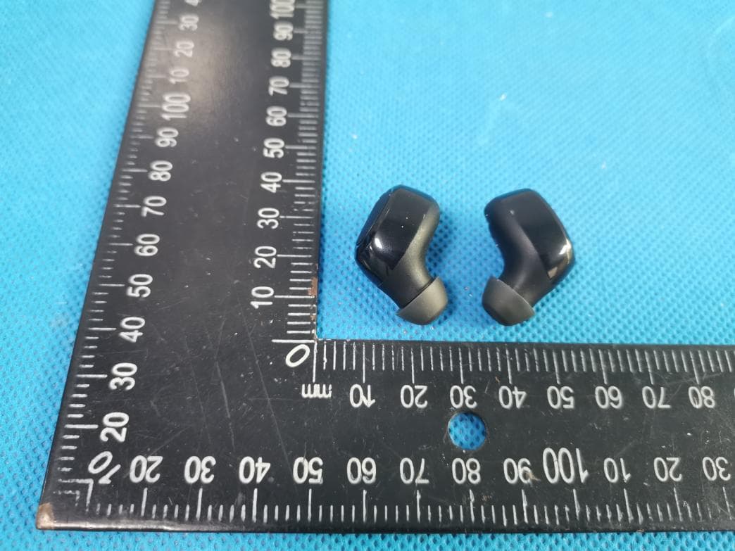 TWS bluetooth headset - FCC ID 2APMJAIRBUDS - Shenzhen DOKE Electronic Co., Ltd (5)