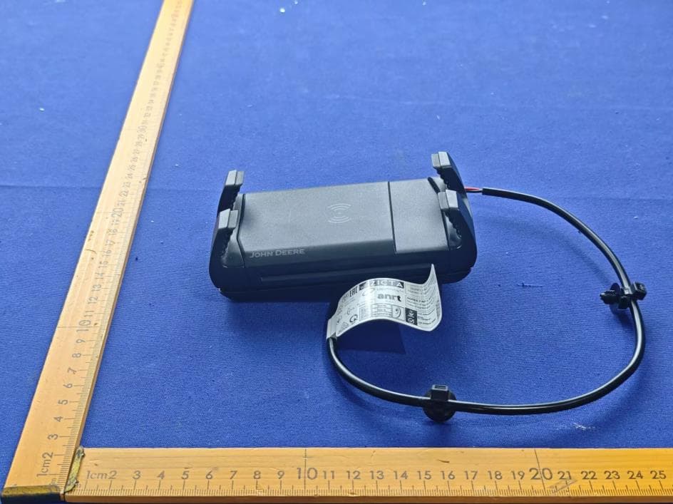 John Deere Active Qi2 Wireless Charger - FCC ID 2APUP-SCCW04G11 - Scanstrut Ltd. (3)
