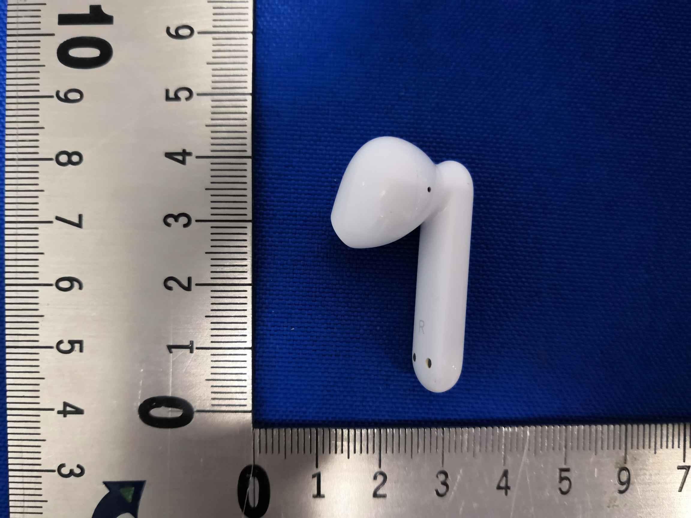 Translator Earbuds - FCC ID 2AQ2G-WT2EDGE - Shenzhen Timekettle Technologies Co., Ltd (2)