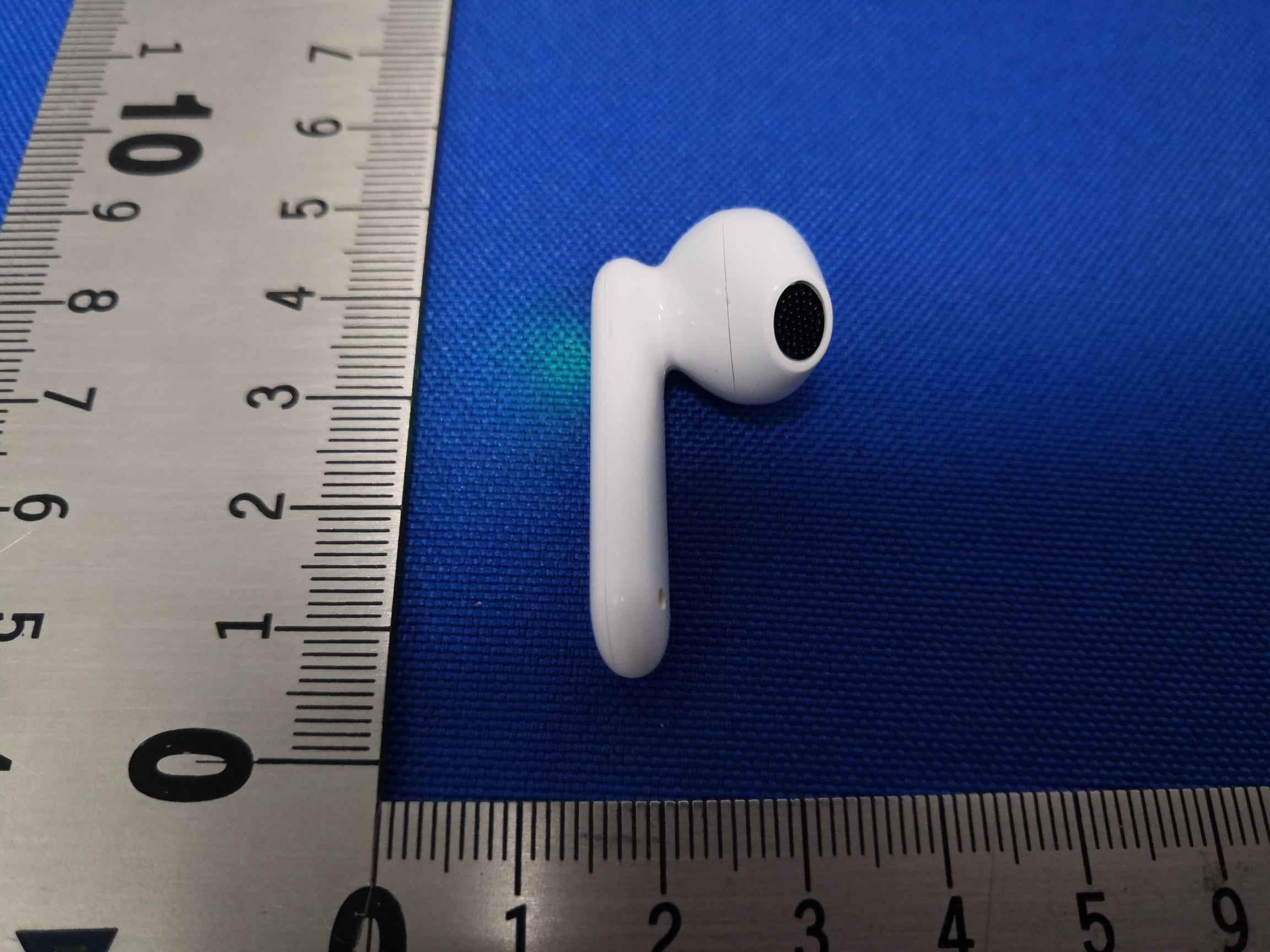 Translator Earbuds - FCC ID 2AQ2G-WT2EDGE - Shenzhen Timekettle Technologies Co., Ltd (4)