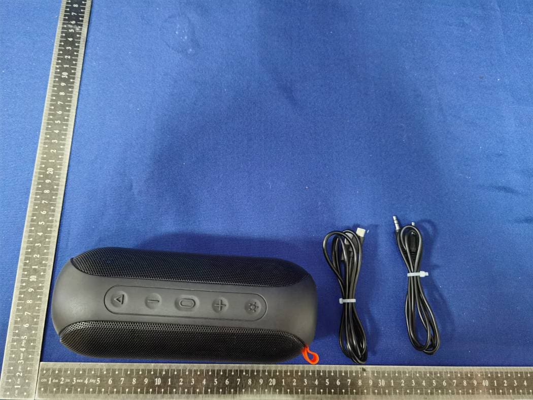 Waterproof RGB Wireless Speaker - FCC ID 2AQ3A-VIKM17S - Shenzhen VanTop Technology & Innovation Co., Ltd. (2)