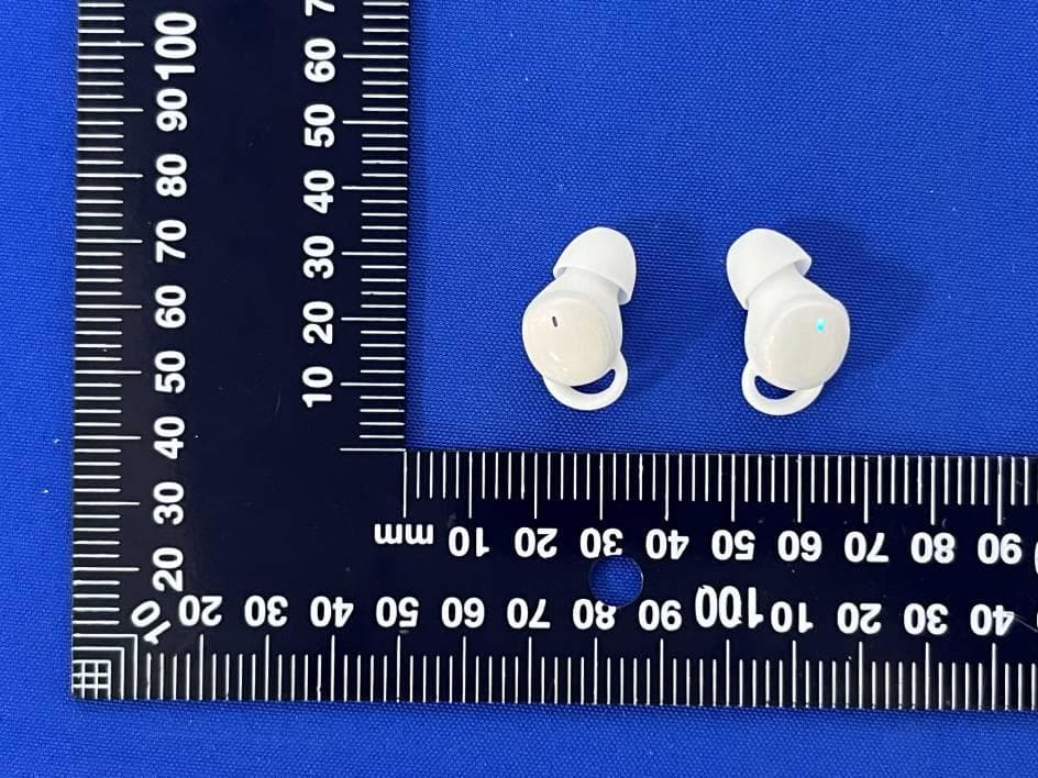 COMFORTABLE SLEEP TRUE WIRELESS EARBUDS - FCC ID 2AQ5C-HSTWS - Hypercel Corporation (2)