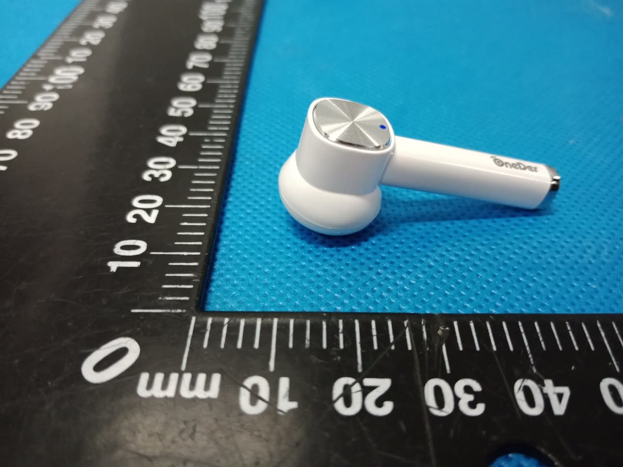 Wireless Earphones - FCC ID 2AQ7K-W16 - Shenzhen Kingboll Electronic Technology CO., Ltd (3)