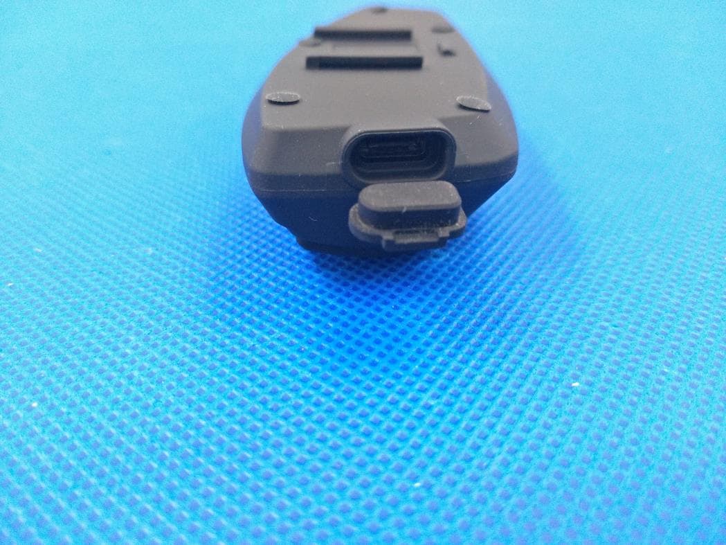 Motorcycle 4-Way Conference Intercom - FCC ID 2AQN2-T30-S - Shenzhen winnerelec Industrial CO.,LTD (4)