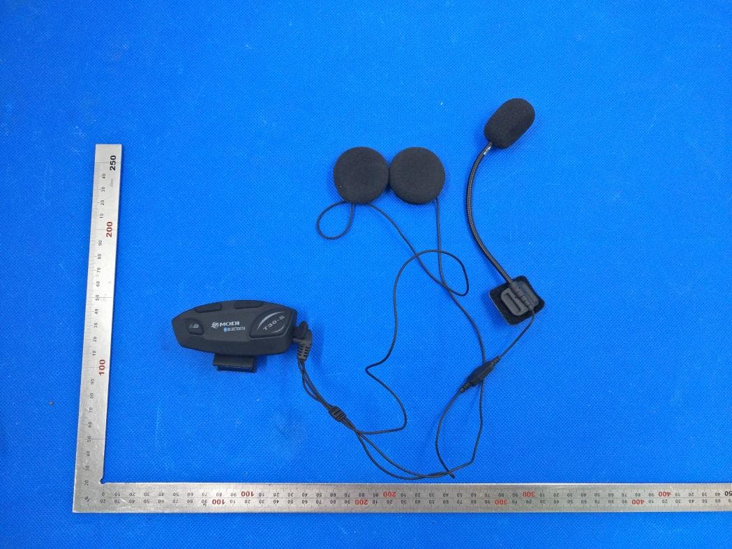Motorcycle 4-Way Conference Intercom - FCC ID 2AQN2-T30-S - Shenzhen winnerelec Industrial CO.,LTD (2)