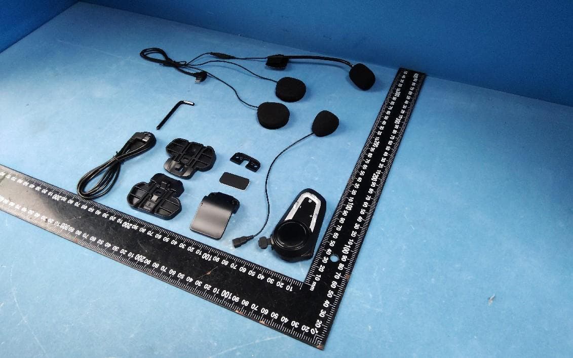 Motorcycle Bluetooth intercom - FCC ID 2AQN2-V10S - Shenzhen winnerelec Industrial CO.,LTD (2)
