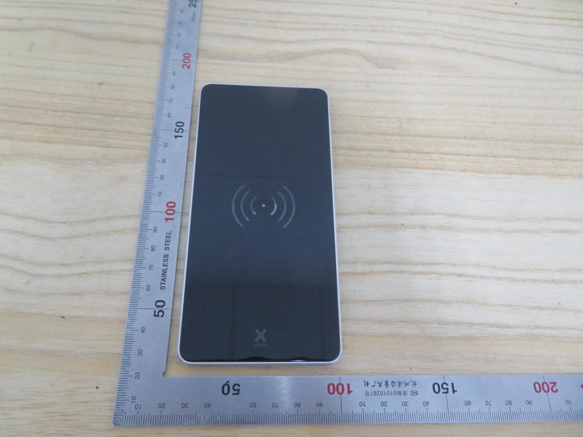 Xtorm Wireless Charging Pad &Stand-Delta - FCC ID 2AQOFDS201 - Telco Accessories B.V. (4)