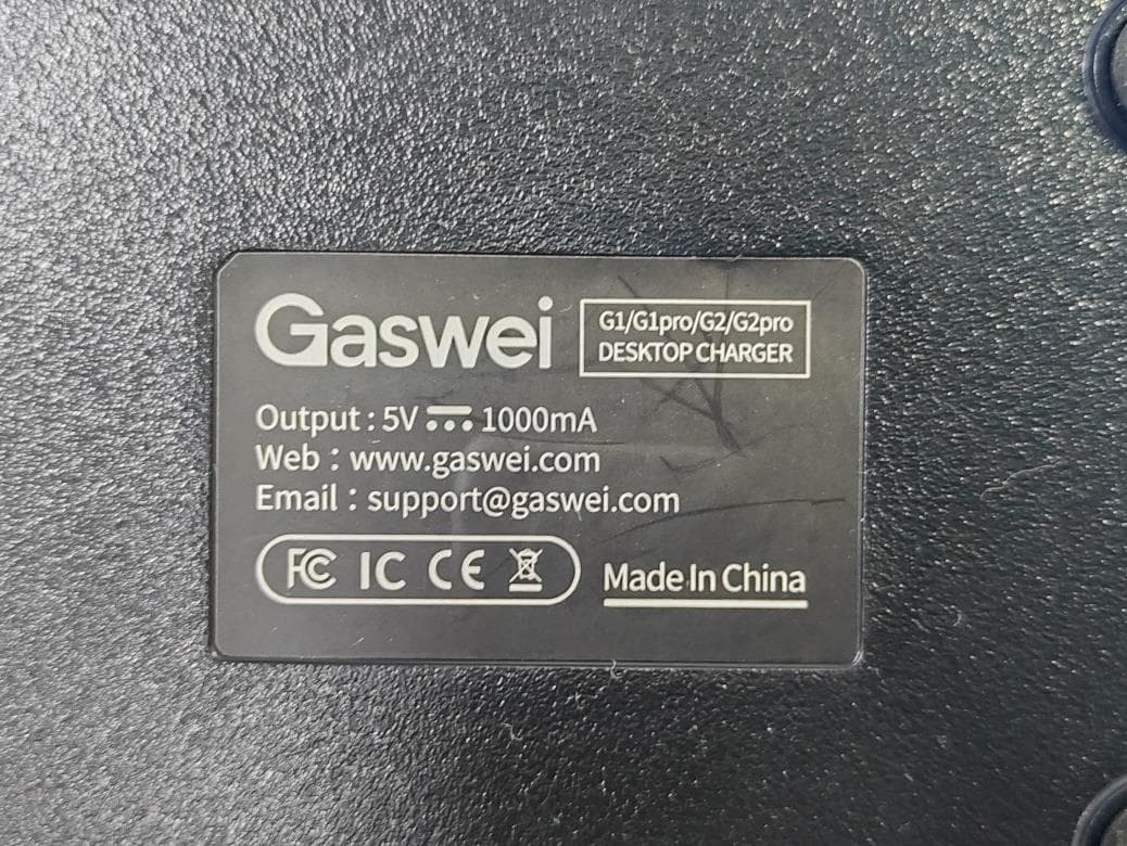Holding a walkie-talkie - FCC ID 2AQQS-G2PROPLUS - Shenzhen Todakj Co., Ltd.