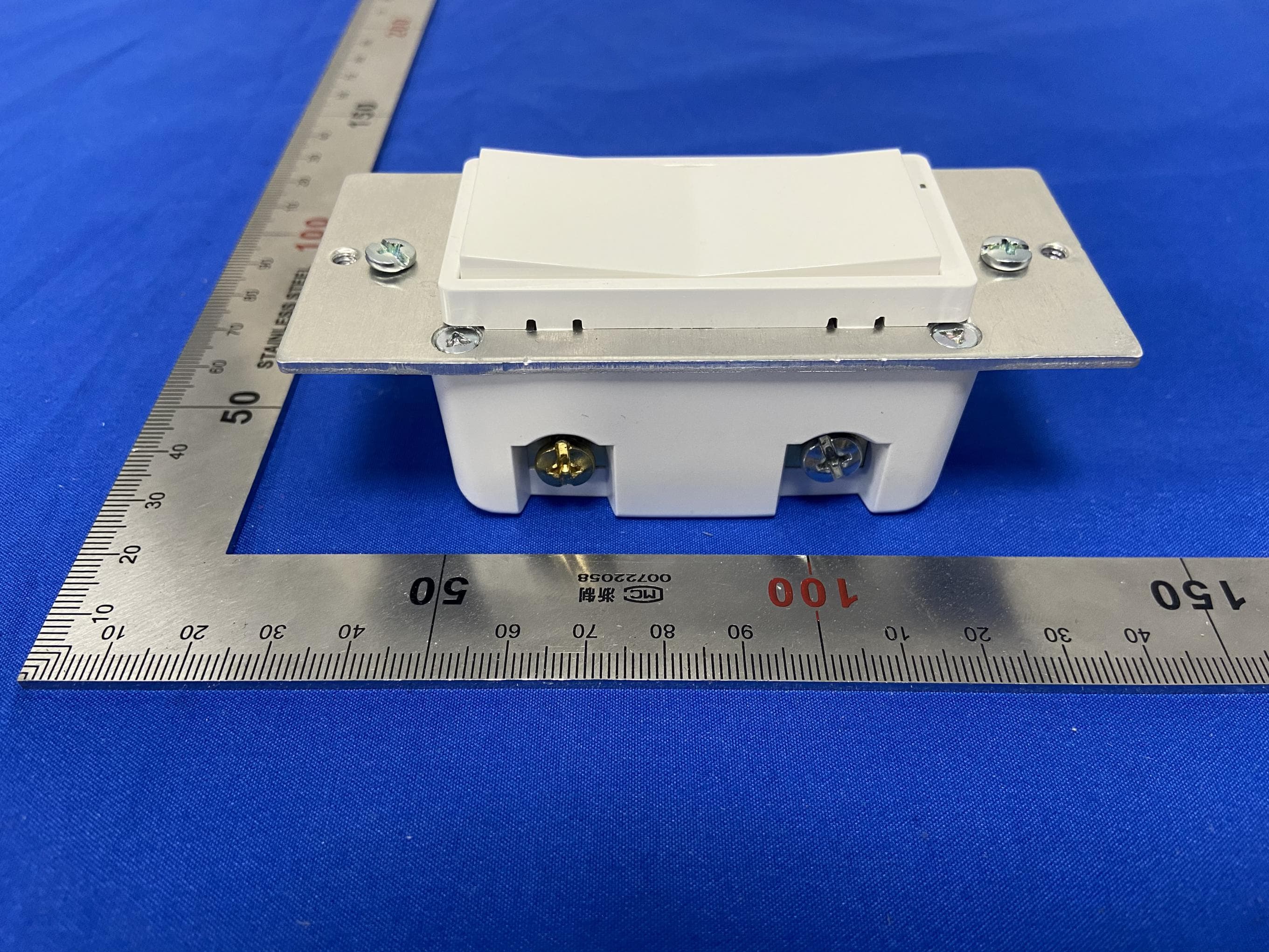 Wi-Fi Samrt Switch - FCC ID 2AQURWF30S - NIE-TECH CO., LTD