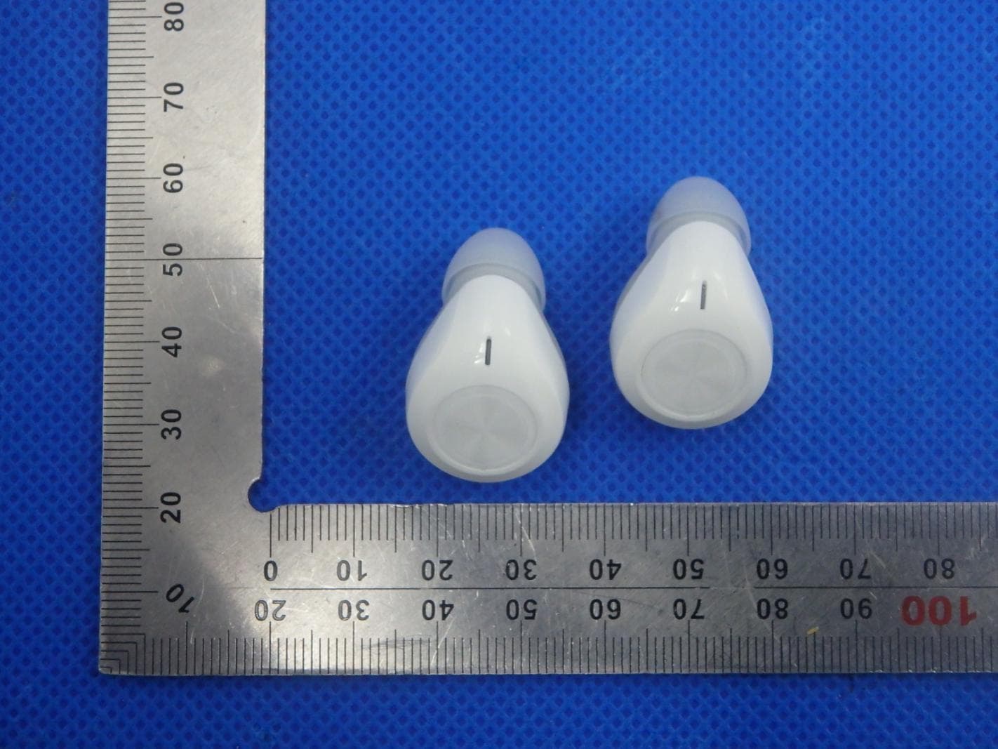True wirelss stereo earbuds - FCC ID 2AR23-T5 - Shenzhen Mees Hi-Tech Co., Ltd (4)