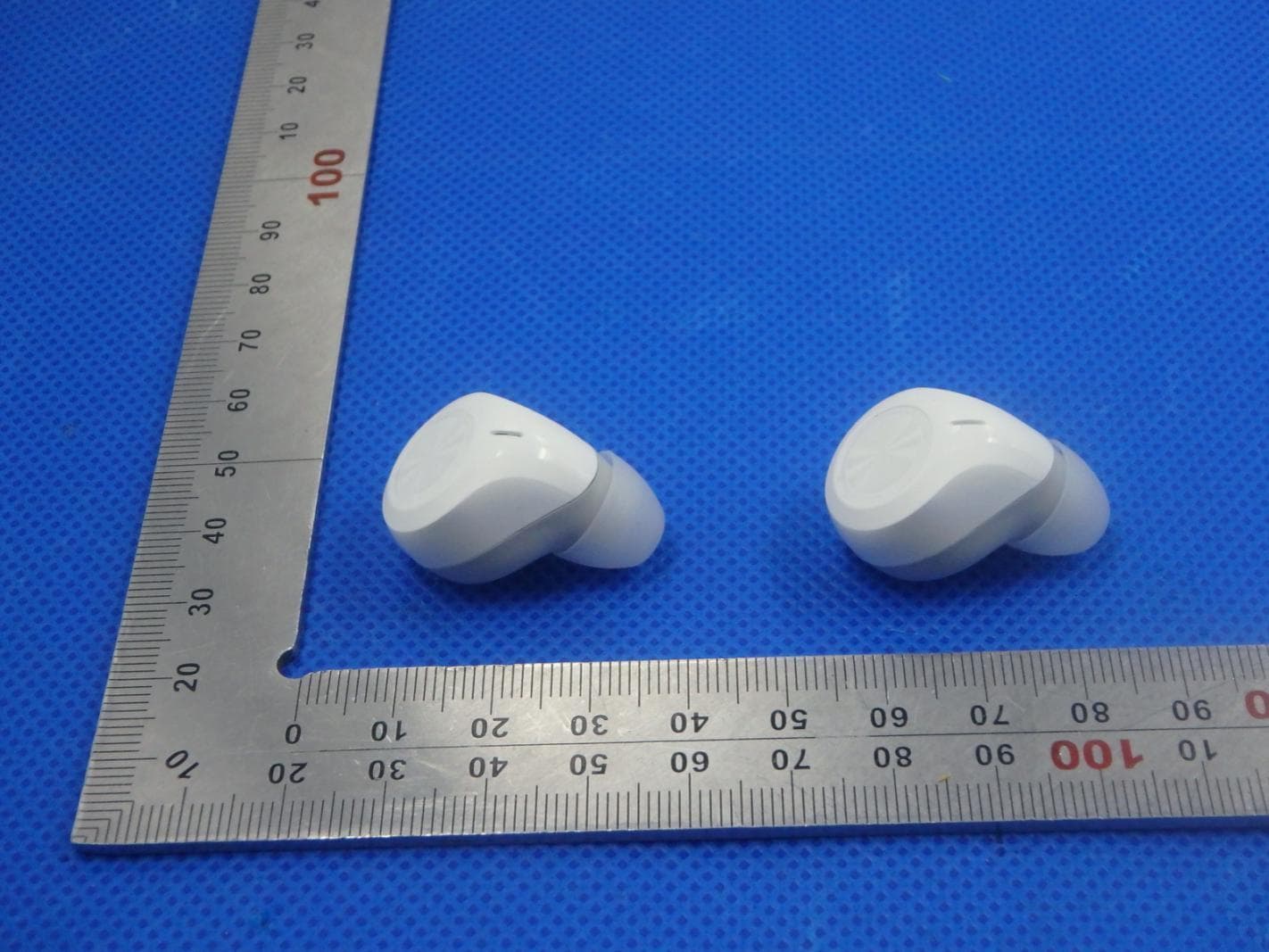 True wirelss stereo earbuds - FCC ID 2AR23-T5 - Shenzhen Mees Hi-Tech Co., Ltd (3)