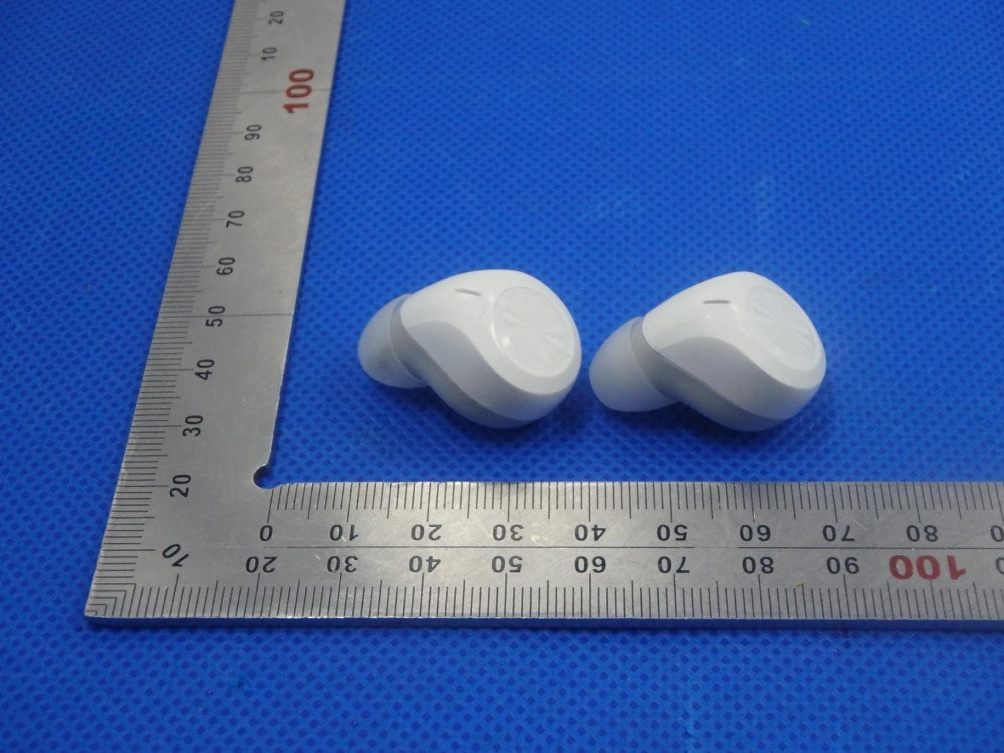 True wirelss stereo earbuds - FCC ID 2AR23-T5 - Shenzhen Mees Hi-Tech Co., Ltd (5)