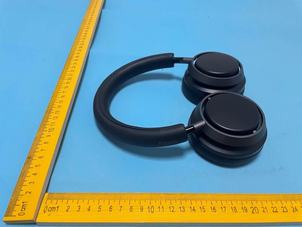 Active Noise Canceling wireless headphones - FCC ID 2AR2SL4 - MMD Hong Kong Holding Limited (5)