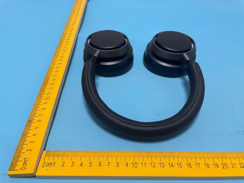 Active Noise Canceling wireless headphones - FCC ID 2AR2SL4 - MMD Hong Kong Holding Limited (4)