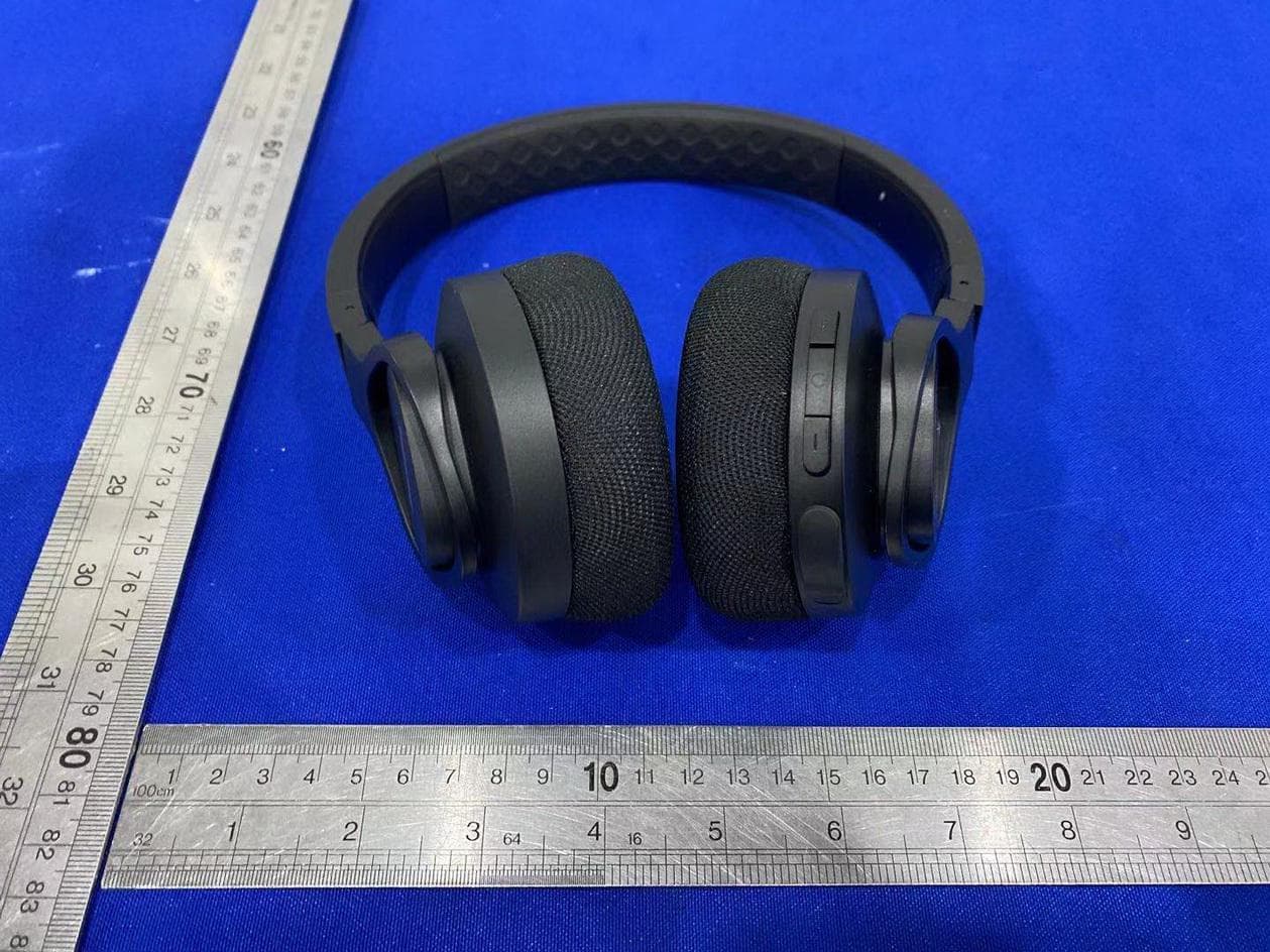 Wireless sports headphones - FCC ID 2AR2STAA4216 - MMD Hong Kong Holding Limited (3)