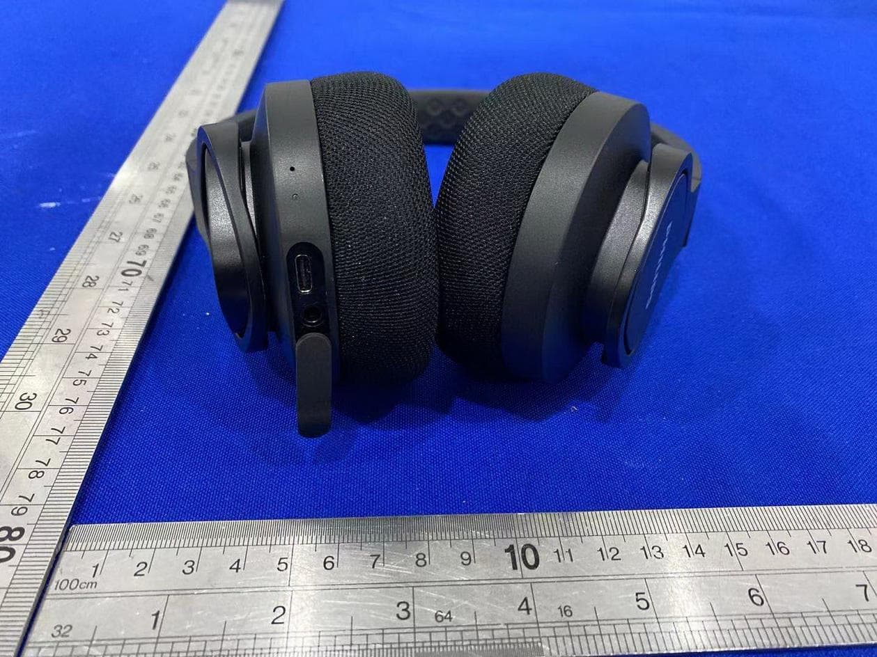 Wireless sports headphones - FCC ID 2AR2STAA4216 - MMD Hong Kong Holding Limited (4)
