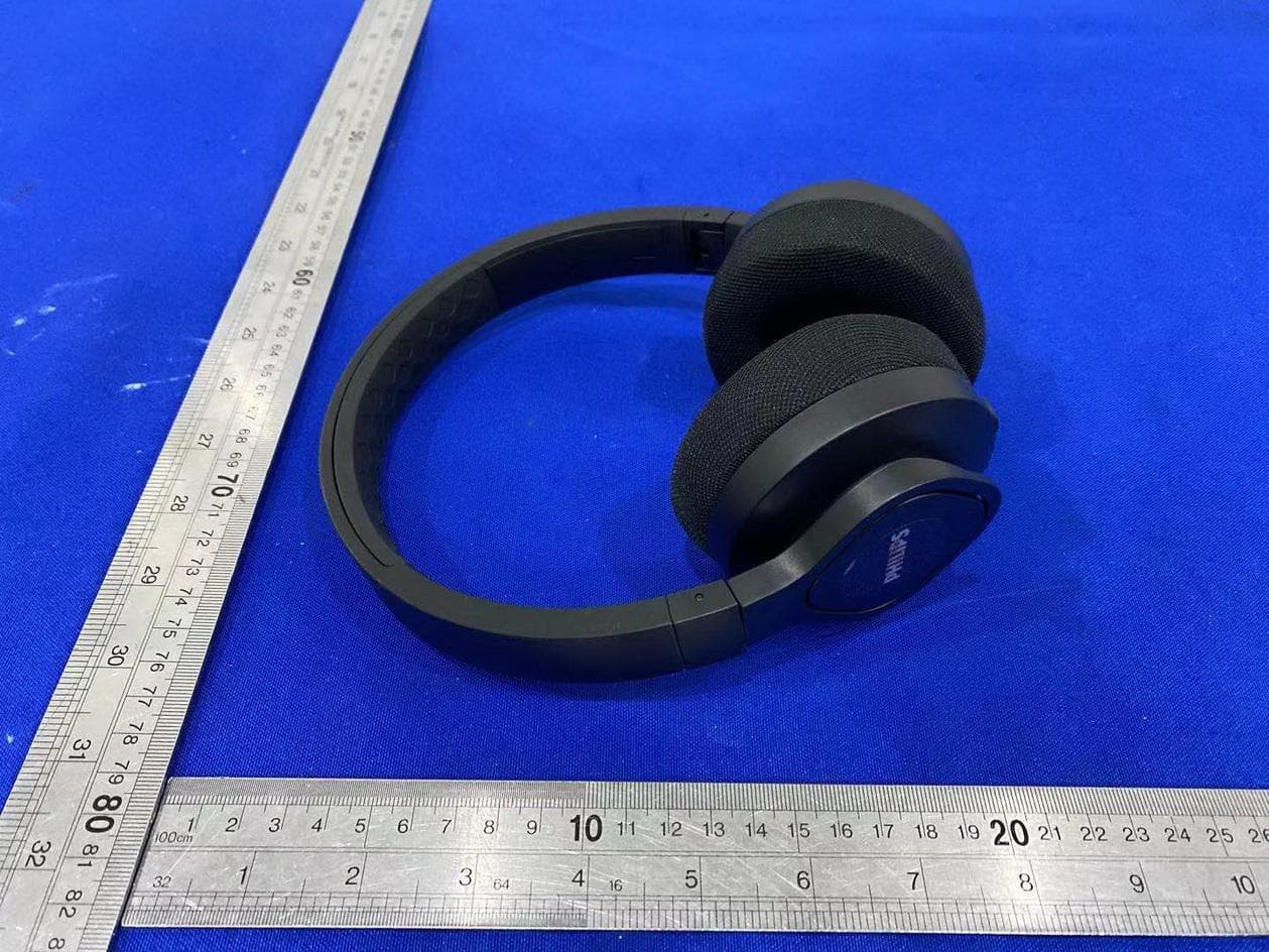 Wireless sports headphones - FCC ID 2AR2STAA4216 - MMD Hong Kong Holding Limited