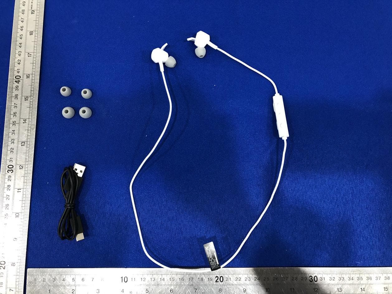 Wireless in ear headphones - FCC ID 2AR2STAE4205 - MMD Hong Kong Holding Limited (5)