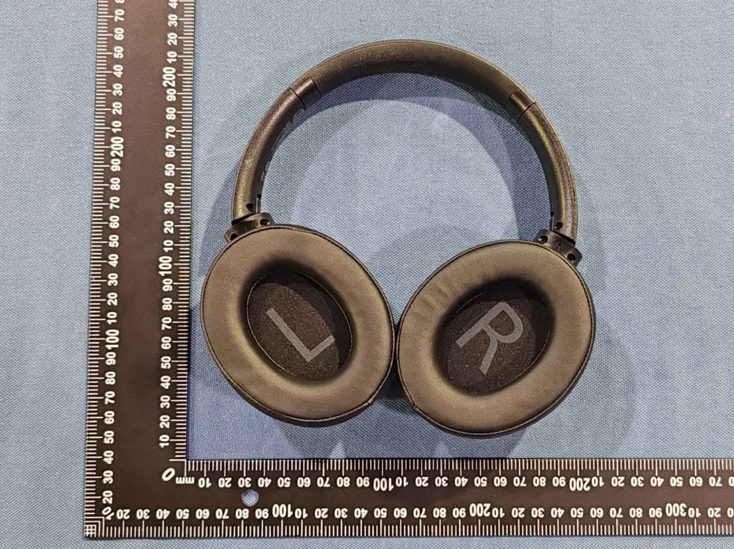 Wireless over-ear headphones - FCC ID 2AR2STAH2020 - MMD Hong Kong Holding Limited (3)