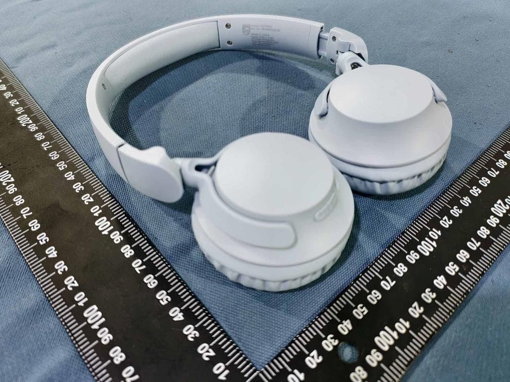 Wireless on-ear headphones - FCC ID 2AR2STAH4000 - MMD Hong Kong Holding Limited (2)