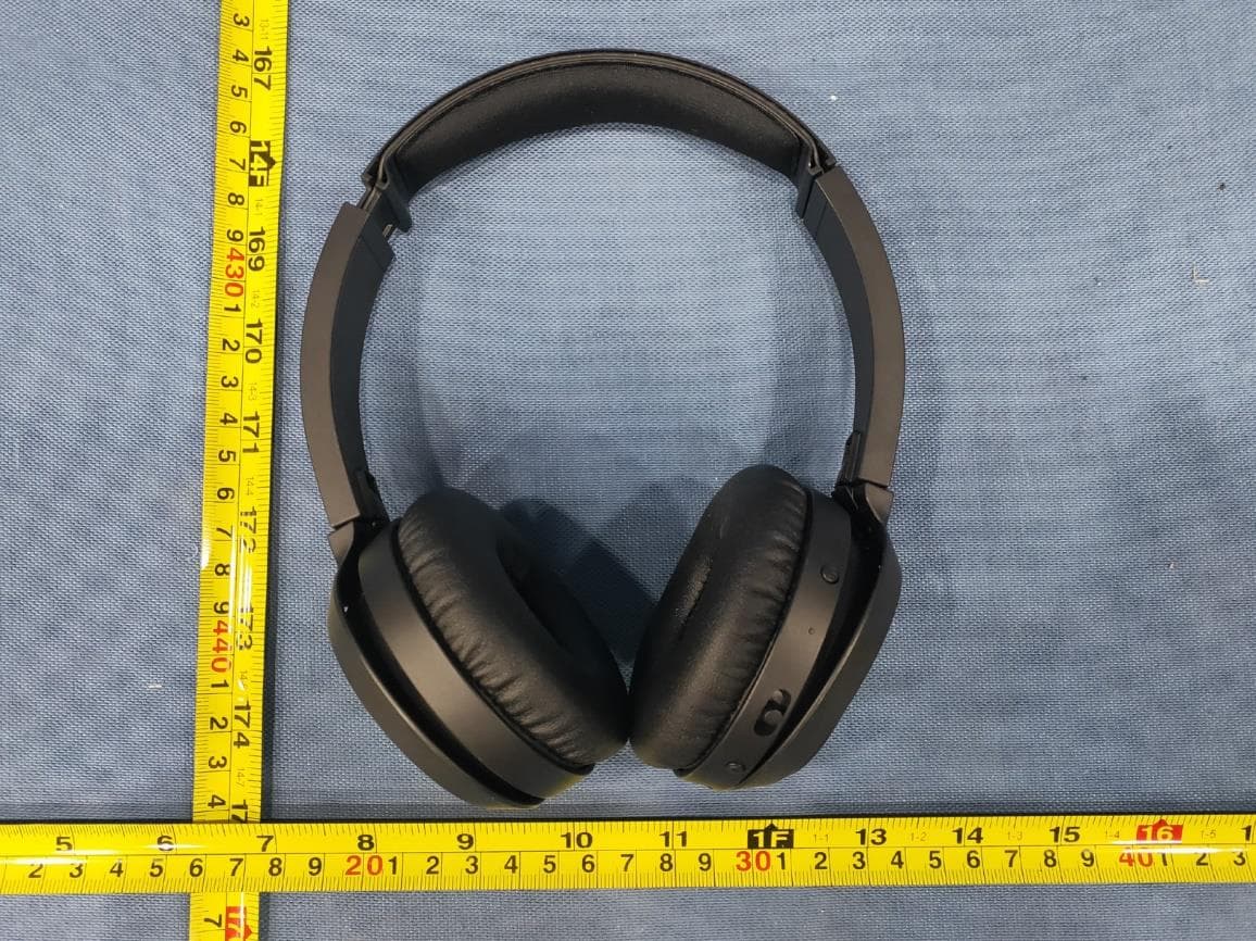 Wireless on-ear headphones - FCC ID 2AR2STAH4205 - MMD Hong Kong Holding Limited