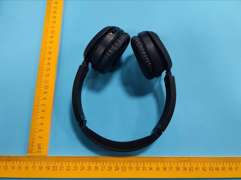 Wireless on-ear headphones - FCC ID 2AR2STAH4205XTS - MMD Hong Kong Holding Limited
