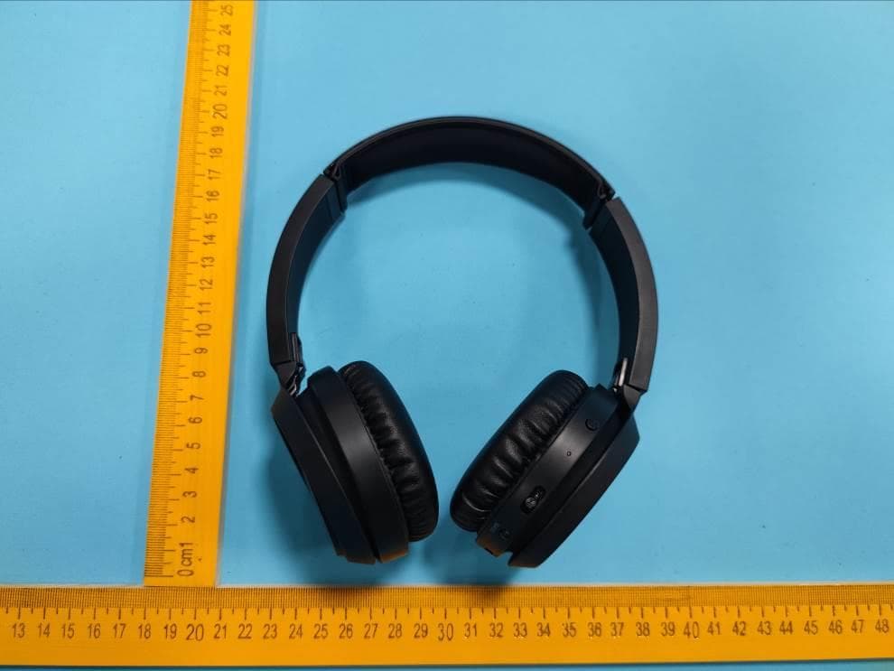 Wireless on-ear headphones - FCC ID 2AR2STAH4205XTS - MMD Hong Kong Holding Limited (5)