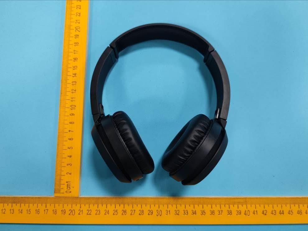 Wireless on-ear headphones - FCC ID 2AR2STAH4205XTS - MMD Hong Kong Holding Limited (4)