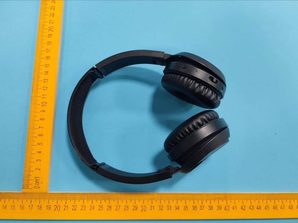 Wireless on-ear headphones - FCC ID 2AR2STAH4205XTS - MMD Hong Kong Holding Limited (2)