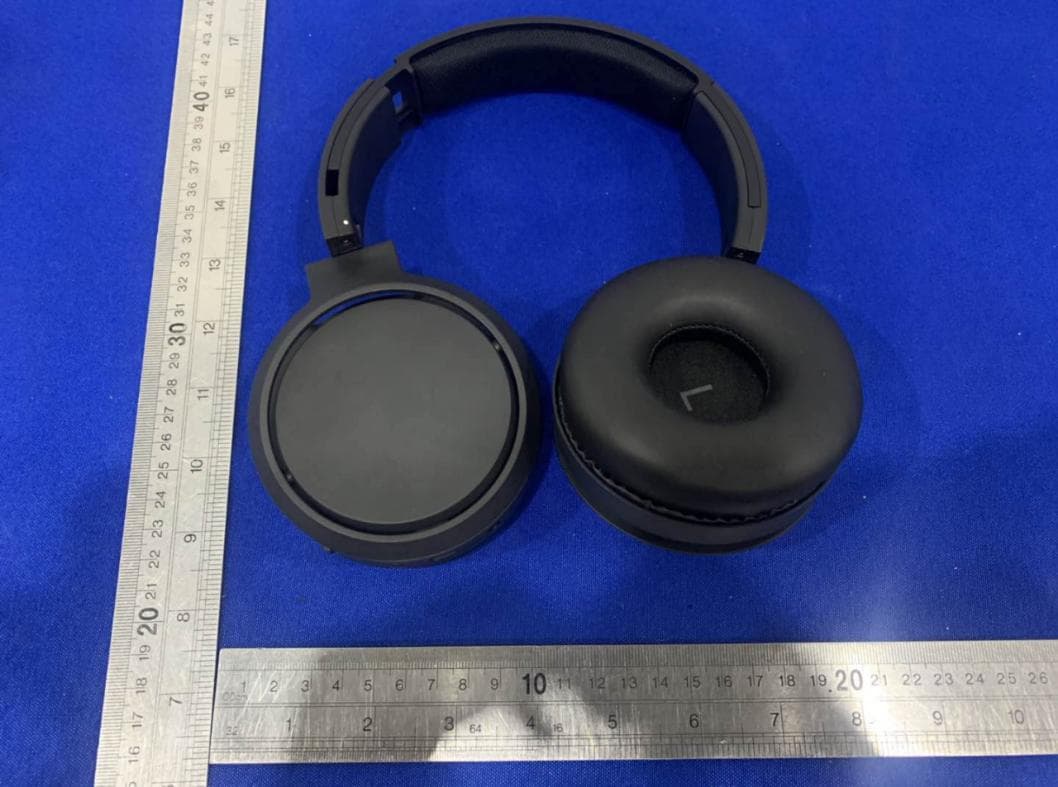 Wireless over ear headphones - FCC ID 2AR2STAH5205 - MMD Hong Kong Holding Limited (2)