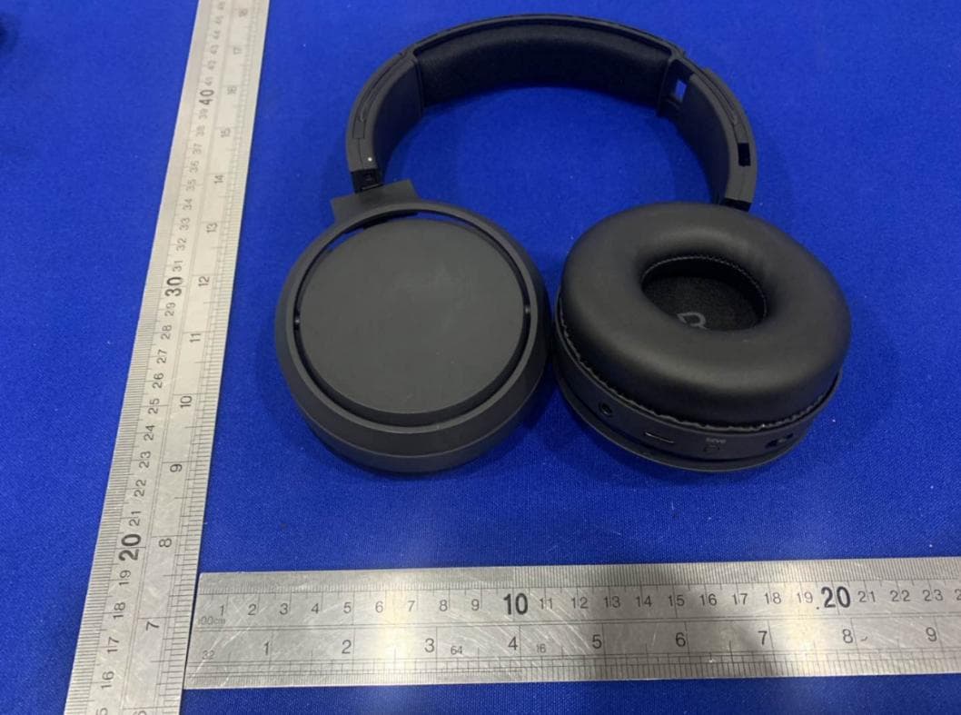Wireless over ear headphones - FCC ID 2AR2STAH5205 - MMD Hong Kong Holding Limited