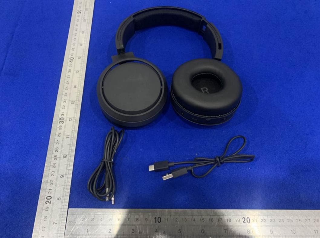 Wireless over ear headphones - FCC ID 2AR2STAH5205 - MMD Hong Kong Holding Limited (5)