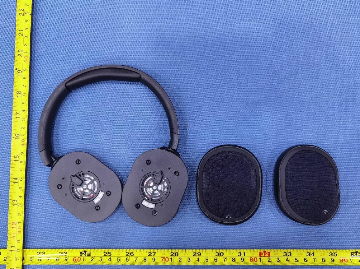 Wireless headphones with Noise Canceling - FCC ID 2AR2STAH6506 - MMD Hong Kong Holding Limited