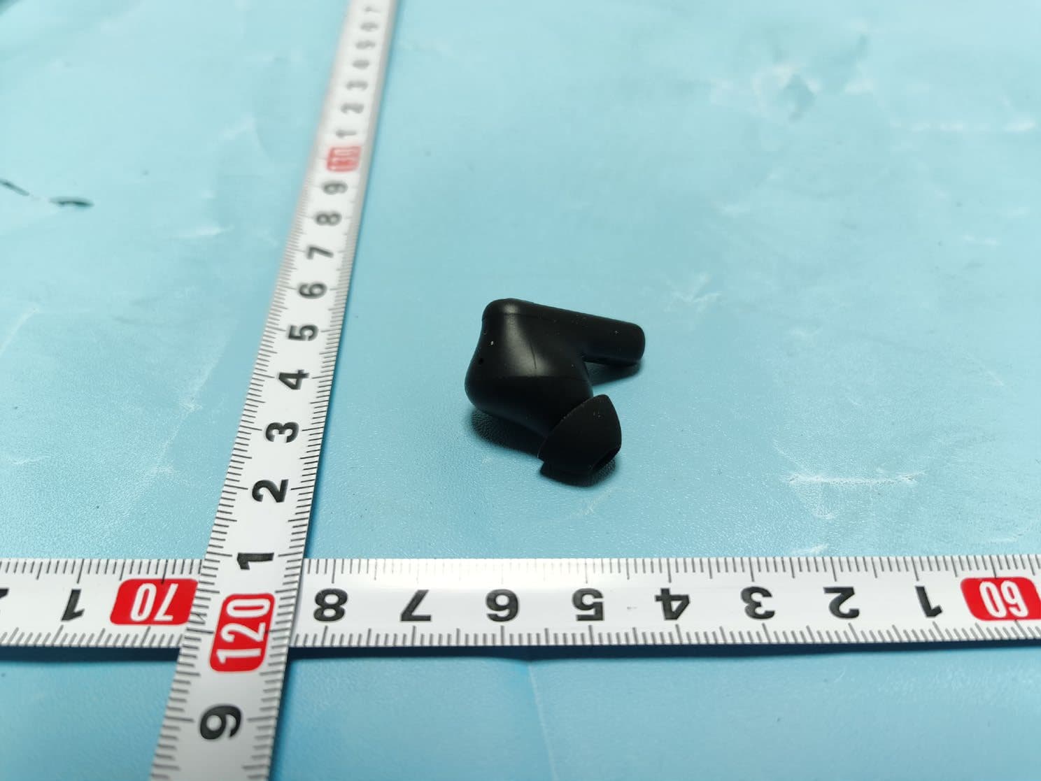True wireless headphones - FCC ID 2AR2STAT1108 - MMD Hong Kong Holding Limited (4)