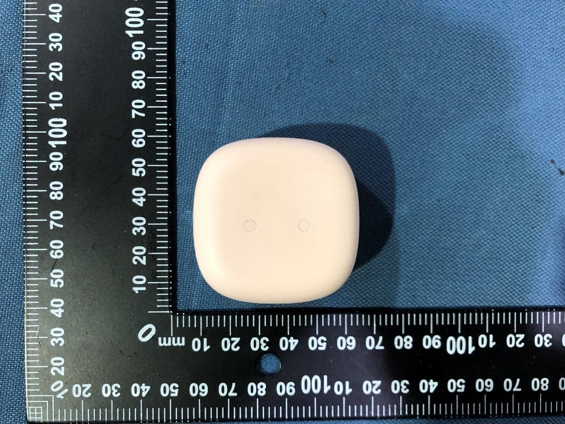 True wireless headphones - FCC ID 2AR2STAT2200 - MMD Hong Kong Holding Limited (4)