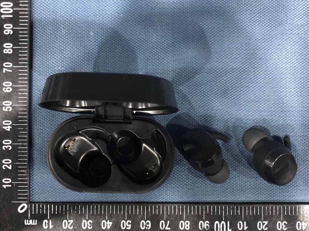 True wireless headphones - FCC ID 2AR2STAT3216LC - MMD Hong Kong Holding Limited (2)