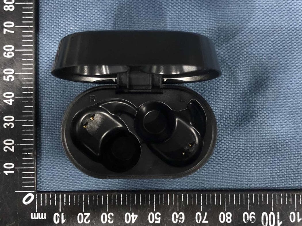 True wireless headphones - FCC ID 2AR2STAT3216LC - MMD Hong Kong Holding Limited (5)