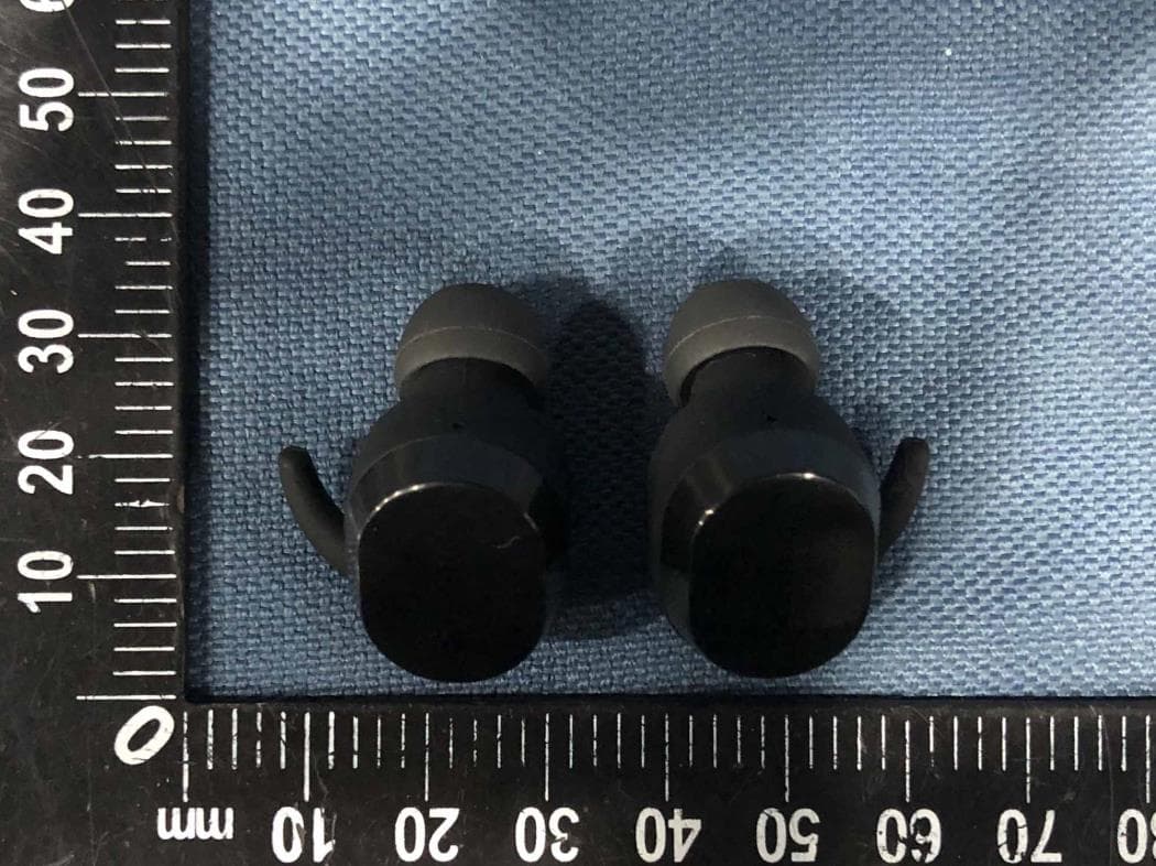 True wireless headphones - FCC ID 2AR2STAT3216LC - MMD Hong Kong Holding Limited (4)