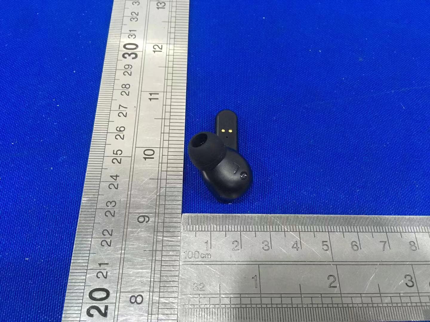 Wireless headphones with Noise Canceling - FCC ID 2AR2STAT4506 - MMD Hong Kong Holding Limited (4)