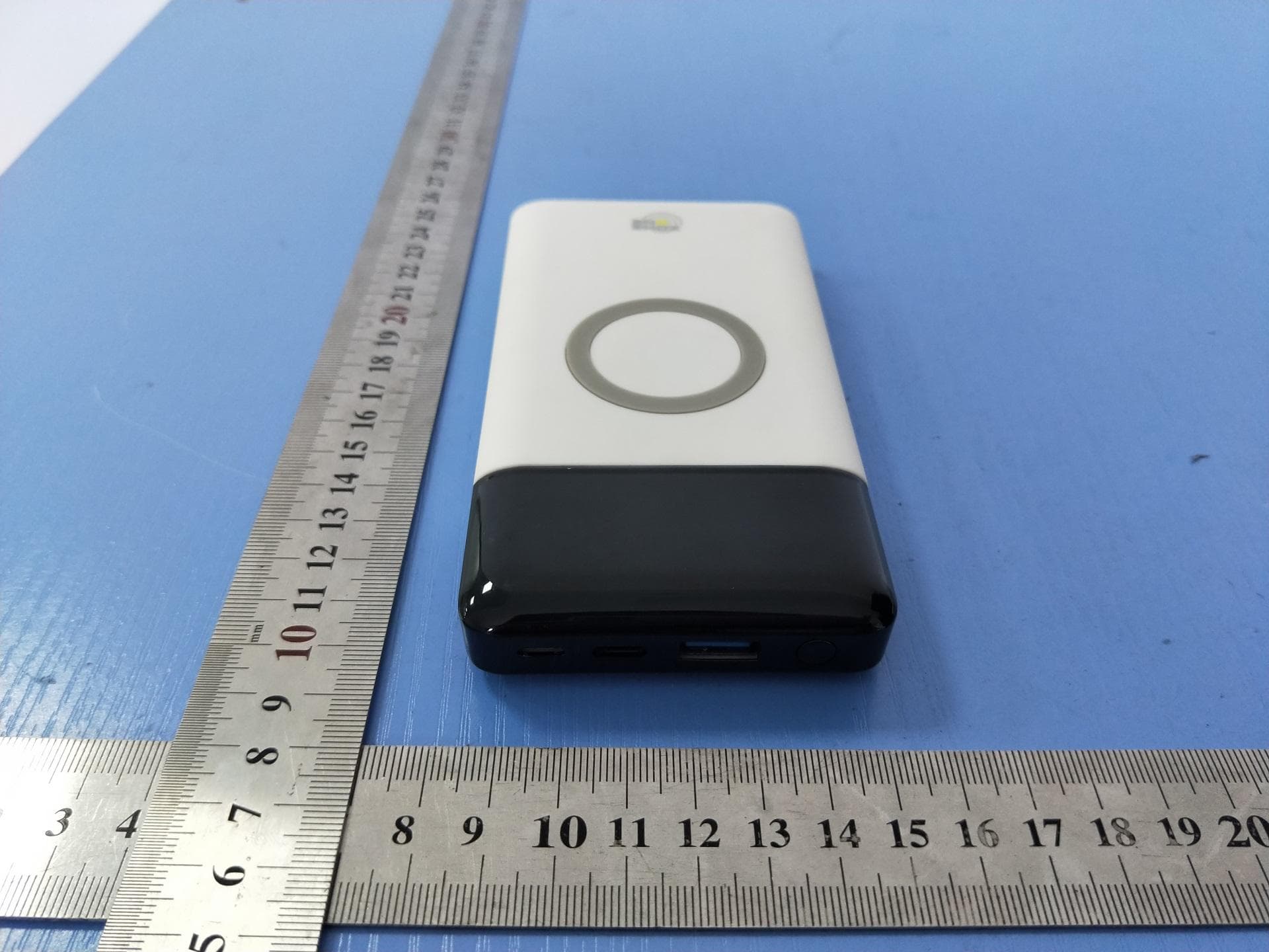 WIRELESS POWER BANK - FCC ID 2ARHQ-ZO101 - Guangzhou WESDAR Electronic Technology Co., Ltd (5)