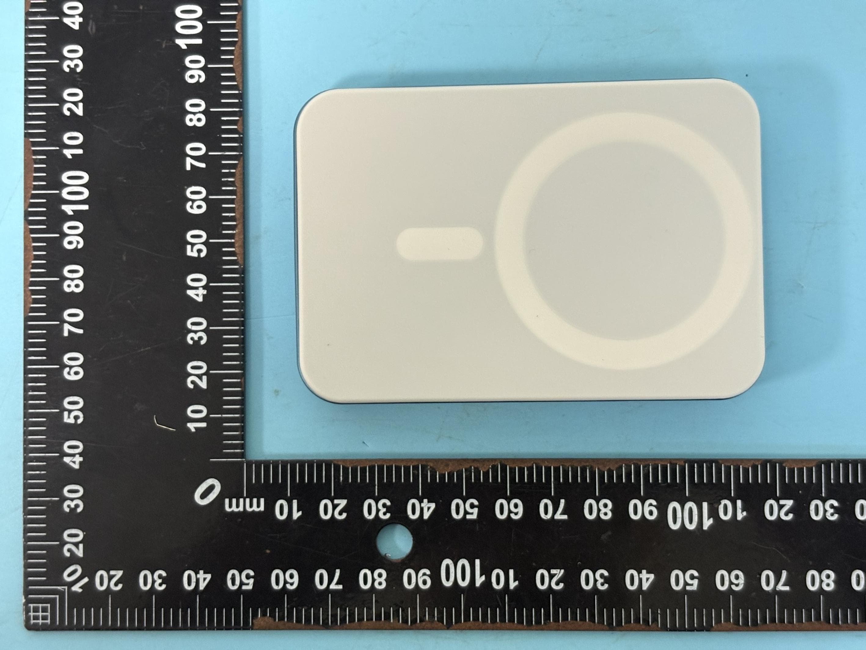 Aramid Magnetic Power Bank - FCC ID 2ARI5-PB3 - Shenzhen Lingyi Innovation Tech Co., Ltd. (3)